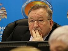 Александру Карлину вручили официальное удостоверение сенатора