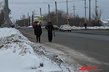 До беды рукой подать. Жители Весеннего водят детей в школу вдоль трассы