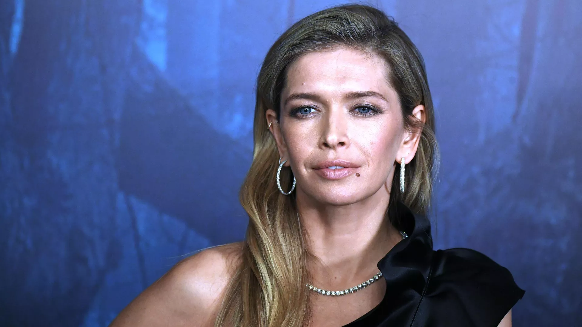 43-летняя Вера Брежнева показала, как выглядит без косметики