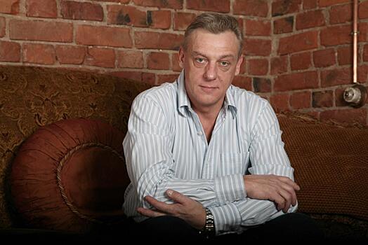 Спал со студенткой рядом с женой. Как «майор Соловец» Александр Половцев внезапное счастье в МВД нашел