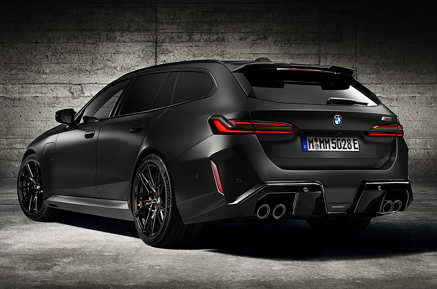 До ста универсал ускоряется за 3,6 секунды. Максимальную скорость по умолчанию ограничили на уровне 250 километров в час, а за дополнительную плату её можно поднять до 305.