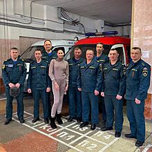 Дарья Шкурихина навестила пожарных, тушивших ее квартиру