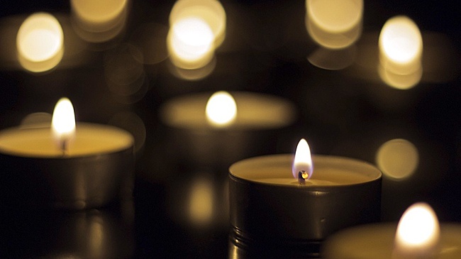 От COVID-19 умер комик и телеведущий Качо де ла Крус