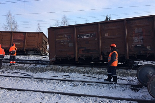 В Прикамье полностью устранили аварию на станции, где с рельсов сошли 14 вагонов грузового поезда
