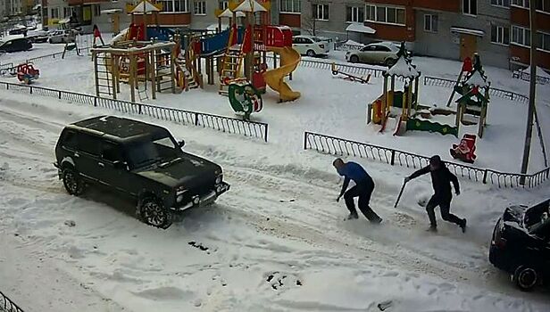 Спровоцировавший драку владелец "Нивы" получил дубинкой от неспешного водителя