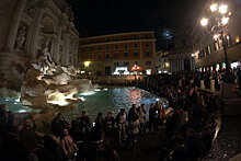 В Риме туристам запретили приближаться к фонтану Треви