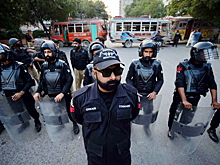 Террористы-смертники устроили взрыв у штаб-квартиры полиции в Пакистане