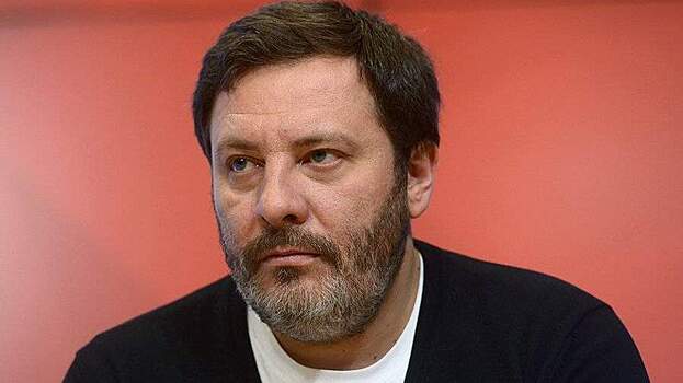 Сергей Минаев объяснил фейковое фото с Пелевиным