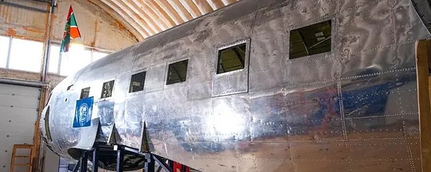В Новосибирске продолжаются работы по восстановлению американского самолёта «Дуглас»