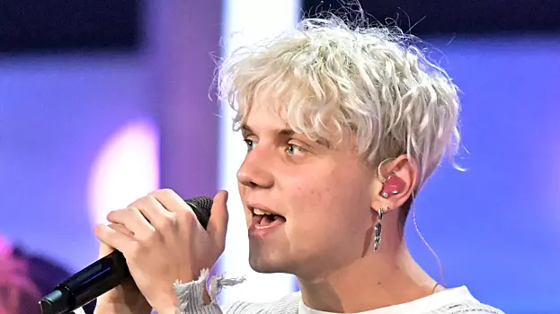 Певец Дмитриенко выступил против поцелуев Пересильд с другими парнями