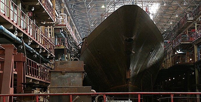 Амурский судозавод получит заказ на строительство пяти судов-краболовов