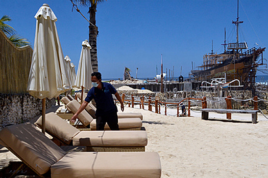 Власти Индонезии передумали вводить ограничения для туристов на Новый год