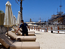 Власти Индонезии передумали вводить ограничения для туристов на Новый год