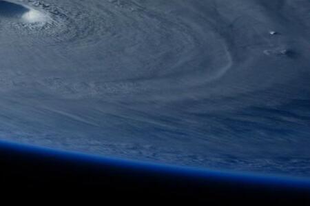 «Не выходите на улицу»: названо время максимального удара фронта по Владивостоку