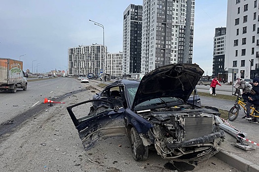 В Тюмени в ДТП с двумя иномарками пострадали семь человек