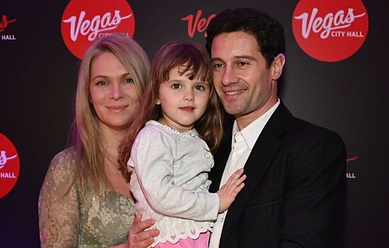 Семья в новой квартире. Проживает совместно с мужем. Отношения в семье. Проживает совместно с мужем. Супружеские отношения.