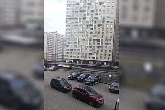 Пенсионерка из Петербурга терроризирует соседей, включая сирену с 2017 года