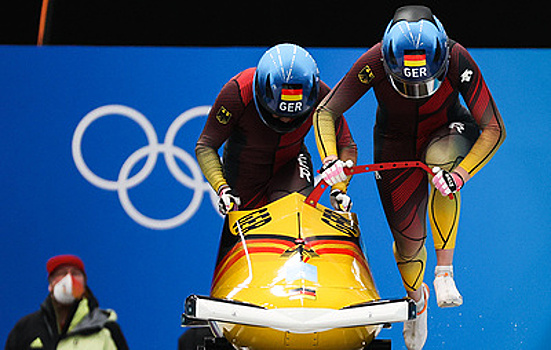 Германский экипаж бобслеистки Нольте стал победителем Олимпиады в двойках
