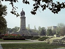 В Болгарии возложили цветы у памятника Советской армии