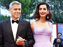 Джордж и Амаль Клуни прервали отпуск после аварии