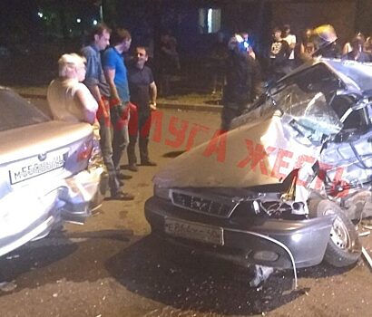 Два человека погибли в ночной аварии в Калуге