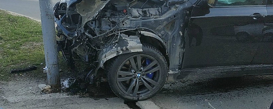 В Тольятти микроавтобус с пассажирами столкнулся с BMW