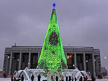 В Минске зажгли главную елку страны