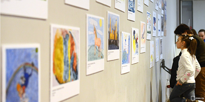 В культурном центре имени Астахова открылась выставка детских рисунков