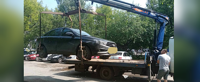 За долг в 3 млн рублей у жительницы Ижевска изъяли автомобиль