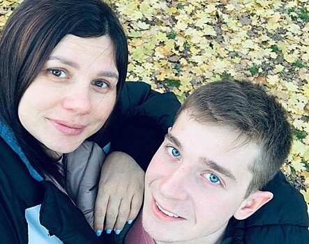 Забеременевшая от 20-летнего пасынка блогер Марина Балмашева родила первенца