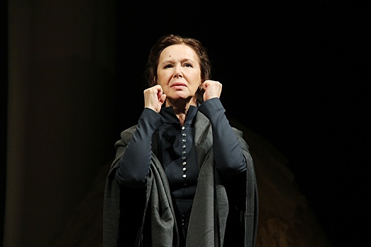 «Операции не делала»: 69-летняя актриса Евгения Симонова поразила публику внешним видом на премьере фильма