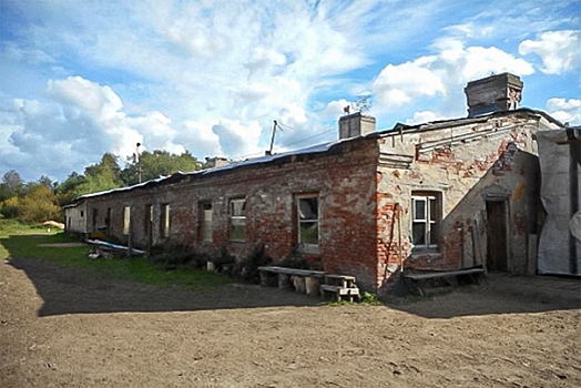 Две исторические постройки Петергофа восстановят по программе «Рубль за метр»