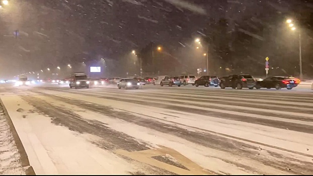 Снегопад в Москве вызвал 10-балльные пробки