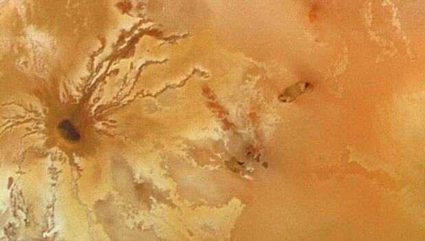 Астрономы сфотографировали озеро из лавы на спутнике Юпитера