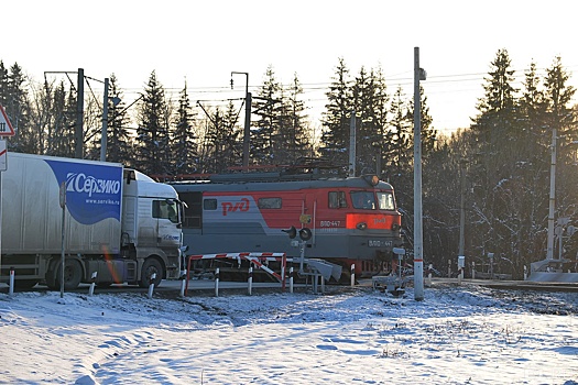 На трассе Екатеринбург — Курган ограничат движение через железнодорожный переезд рядом с Марамзино