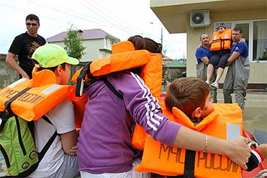 Более тысячи человек спасены из затопленных автомобилей и домов в Сочи