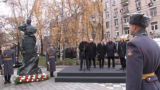 В Москве торжественно открыли памятник герою битвы за Москву генералу Ефремову