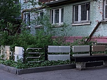 «Суровый русский дизайн»: в Сарове собрали забор из старых батарей
