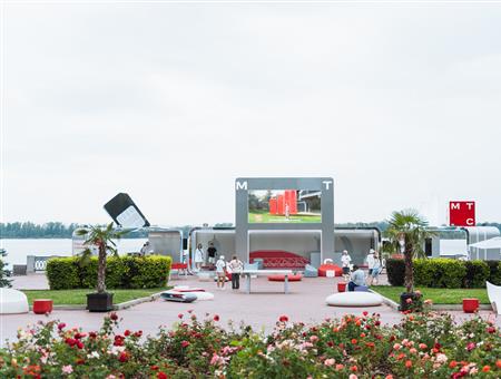 МТС открыла на самарской набережной бесплатную зону отдыха и развлечений для жителей города