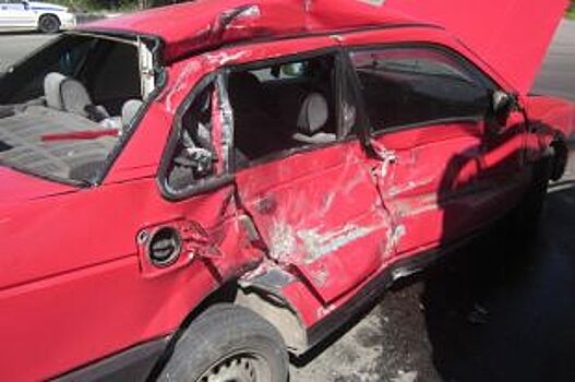 В Орловской области большегруз протаранил «легковушку»