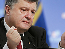 К резиденции Порошенко стянули военную технику