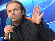 Режиссер "Холопа" отреагировал на шутку Лозы о популярности Петрова