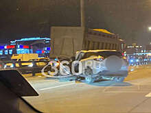 На северо-востоке Москвы внедорожник влетел под грузовик