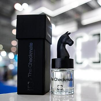 В России создан парфюм с запахом истребителя Checkmate