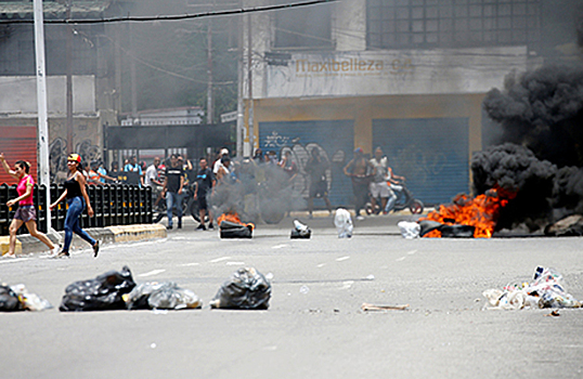 Венесуэлу лихорадит: страна скатывается в гражданскую войну?