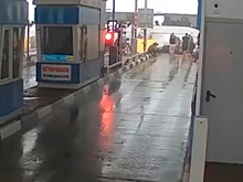 Камеры сняли, как автобус с почти 50 пассажирами опрокинулся под Тулой