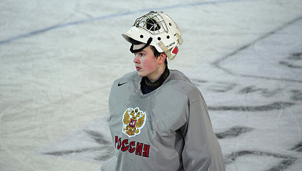Внук Третьяка пропустил три шайбы в дебютном матче КХЛ