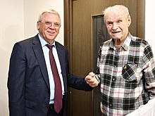 Спикер ЗС Нижегородской области Евгений Люлин поздравил с 99-летием ветерана ВОВ Александра Кондратьева