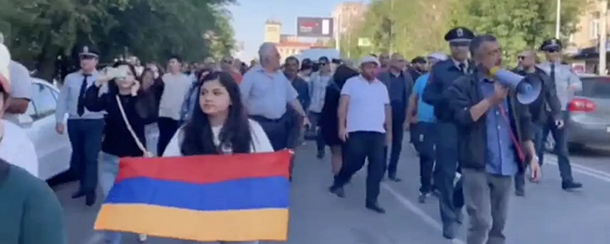 Акции за отставку правительства проходят в Ереване, Гюмри и Ванадзоре