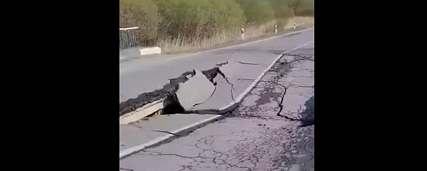 В Приморье обрушился автомобильный мост